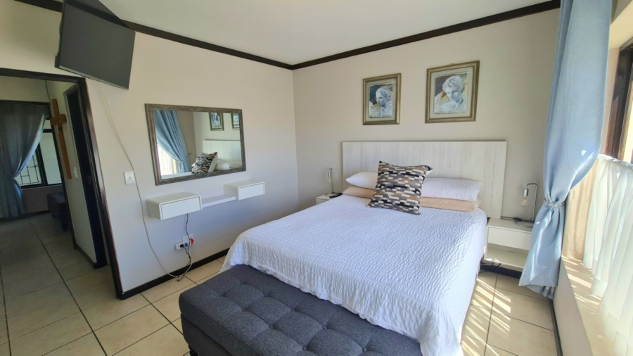 To Let 2 Bedroom Property for Rent in Bowtie Western Cape